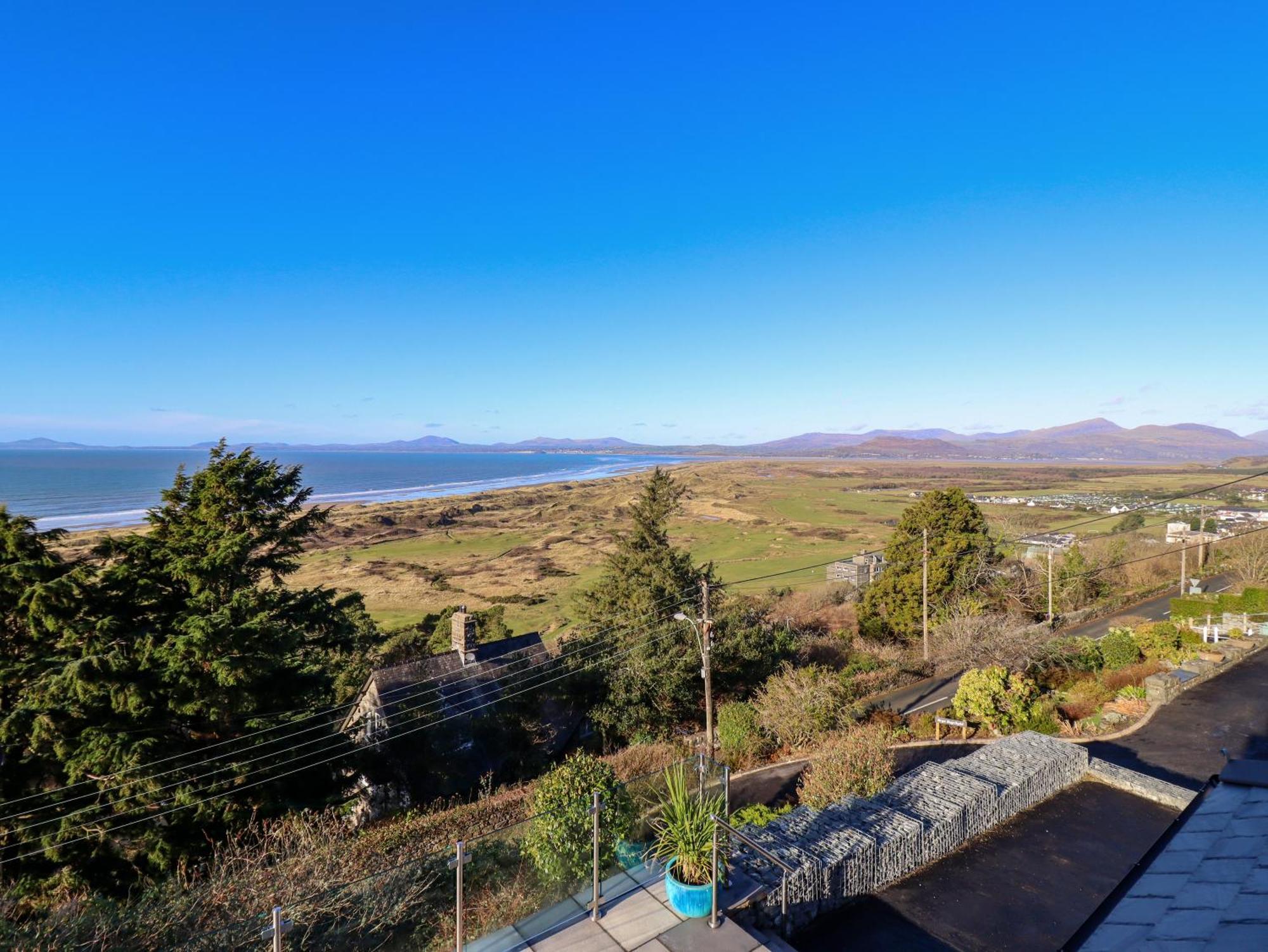 Aelfor Villa Harlech Bagian luar foto