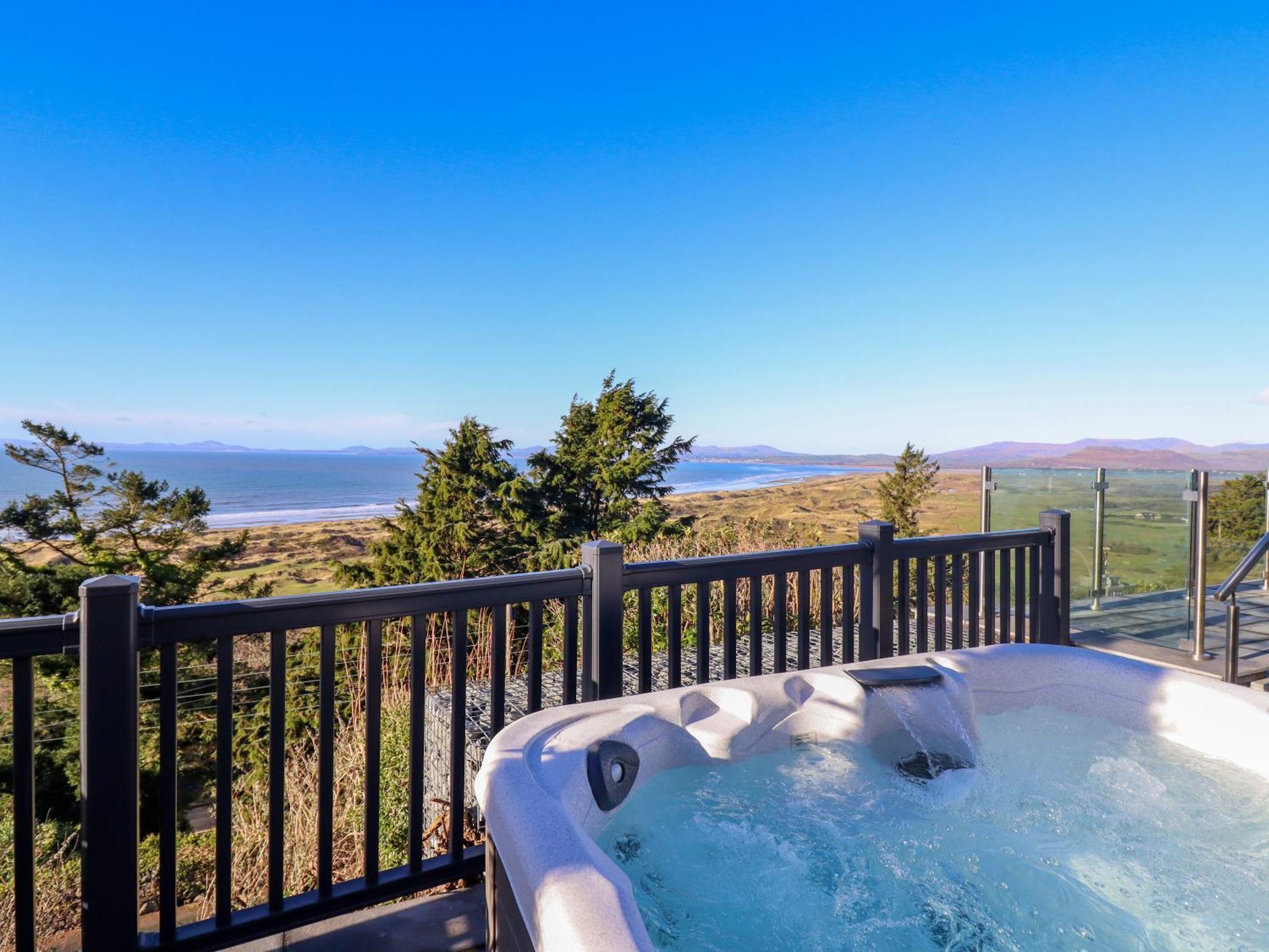 Aelfor Villa Harlech Bagian luar foto