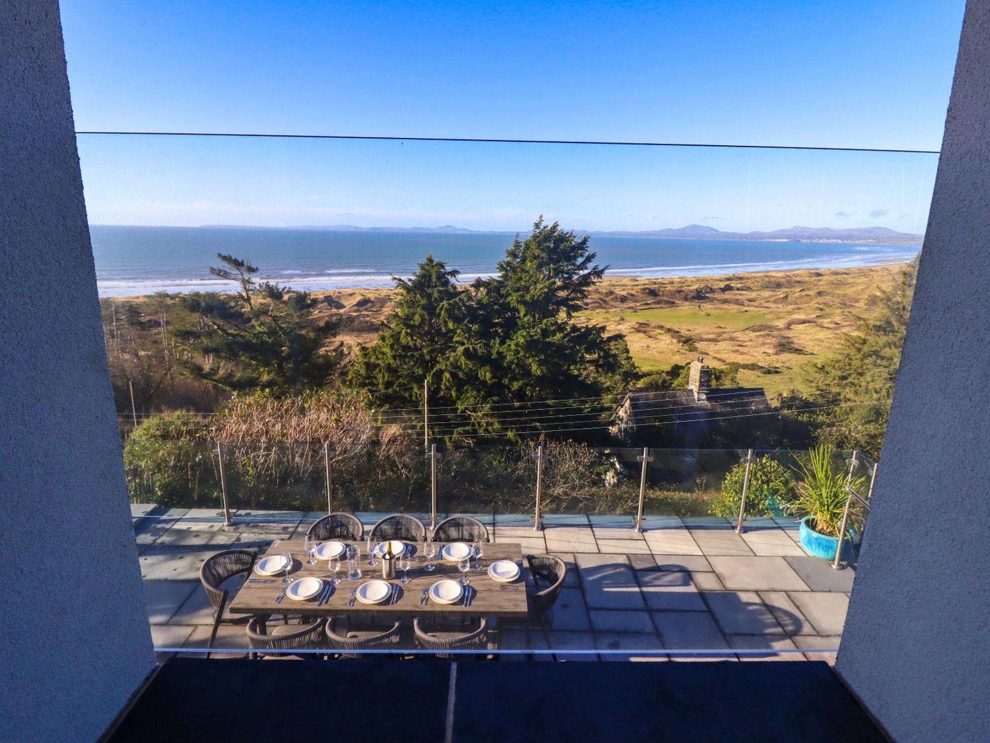 Aelfor Villa Harlech Bagian luar foto