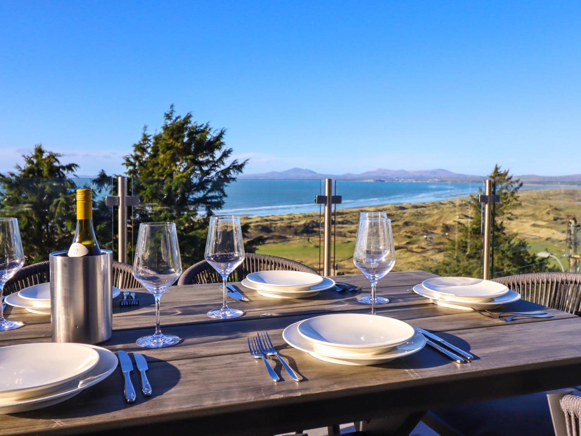 Aelfor Villa Harlech Bagian luar foto